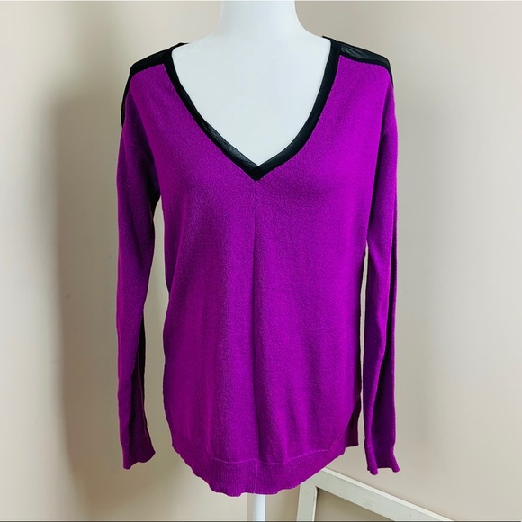 Nicole by Nicole Miller Tops - Nicole long sleeve sweater top size Small (NWT)